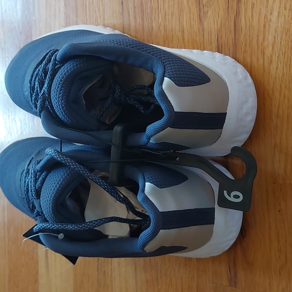 Athletic Works Memory Foam Shoes - Picture 3 of 9